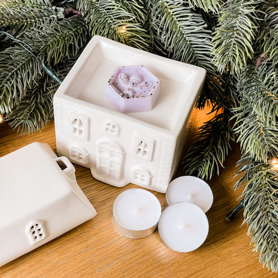 Cosy Cottage Ceramic TEALIGHT Wax Melt Burner & 1 free wax melt bar